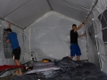 Schlafen is nicht, Zelt festhalten bei Windböen bis 80km/h